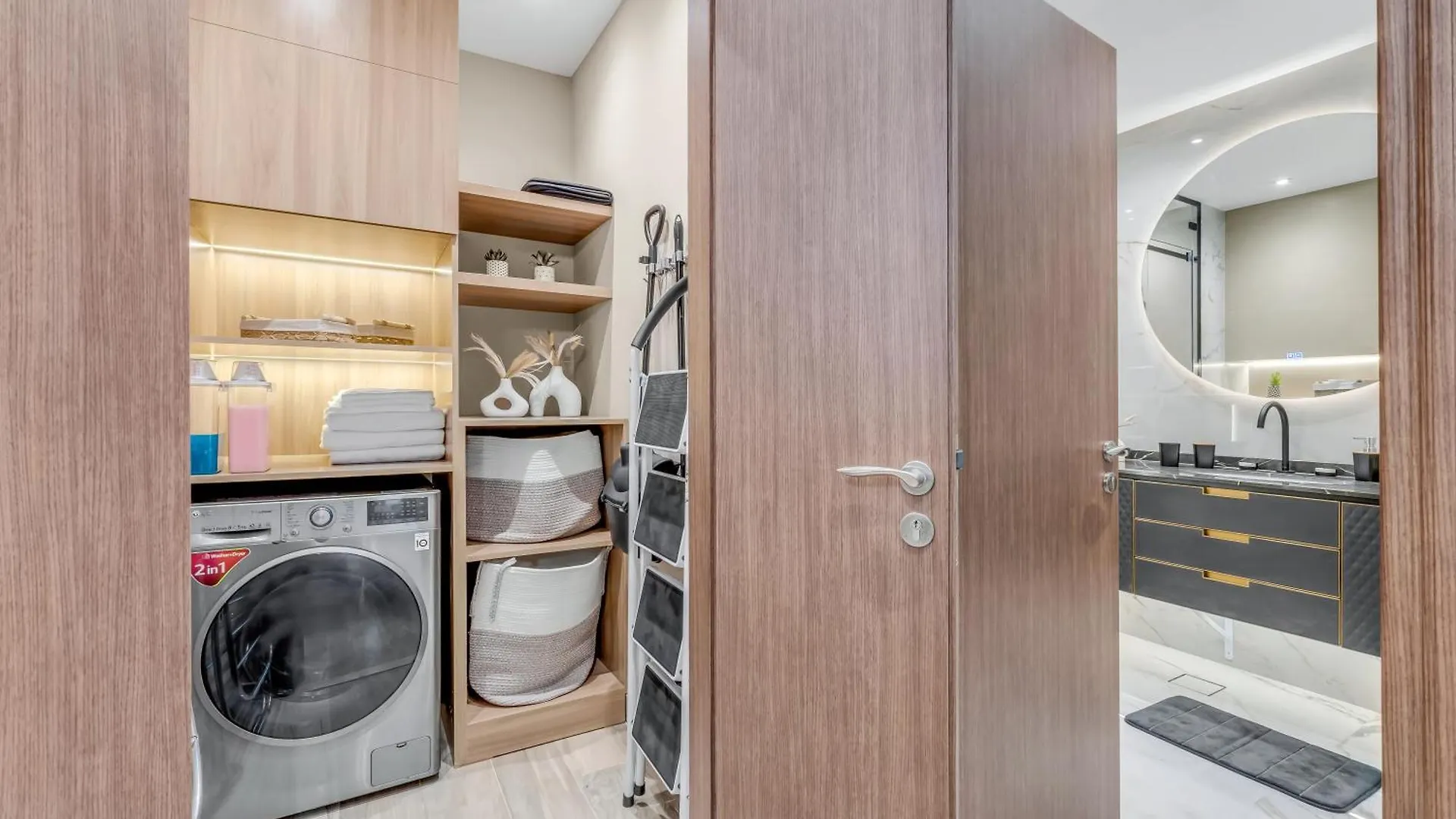 Above And Beyond - 1Bdr Apartment With Burj Khalifa Views - Mayfair Tower In Business Bay Dubaï